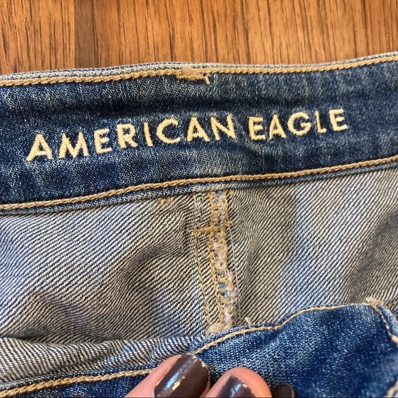 NWT American Eagle sz 20 mom jeans cut and frayed - Picture 4 of 16